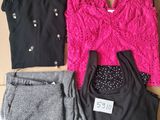 trois vêtements pour femmes disposés sur une boîte en carton, avec une étiquette de prix