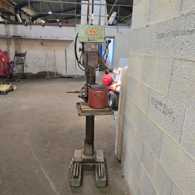 a machine that is sitting on a table in a room