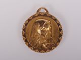 une image représentant une médaille d'or sur laquelle figure le portrait d'une femme