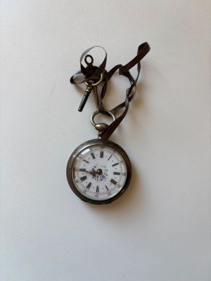 Montre de poche en argent 800/000, orné d'un faucheur vermei…