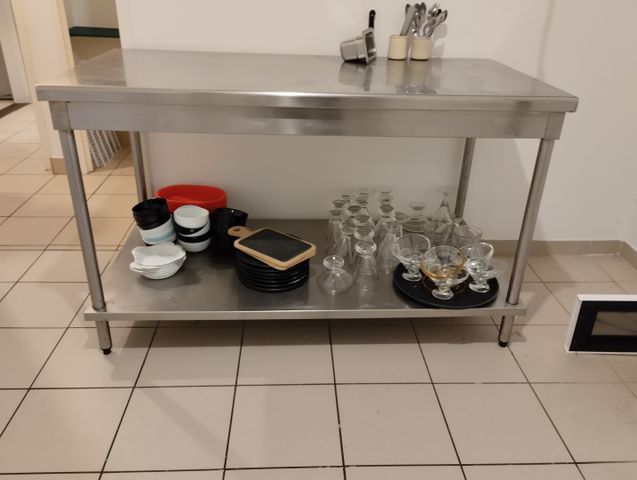 Table inox avec tablette inférieure, L : 140
