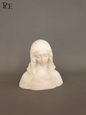 Buste de jeune femme en albâtre