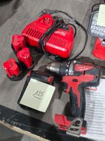 Perceuse visseuse MILWAUKEE sans fil, chargeur et batteries