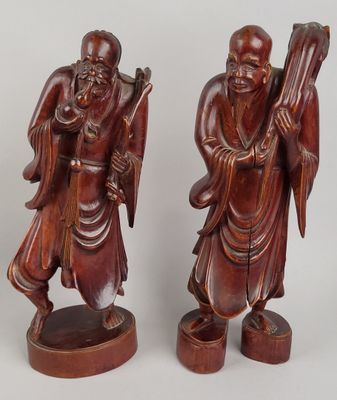 paire de figurines chinoises en bois sculpté représentant un homme et une femme