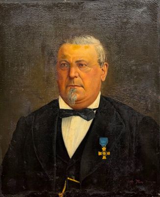 tableau représentant un homme en costume-cravate, une médaille sur la poitrine