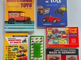 de nombreux livres qui se trouvent ensemble sur la table