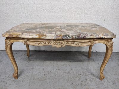 J/ Jean MOCQUE. Table basse style Louis XV en bois patiné, s…