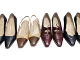 six paires de chaussures pour femmes alignées en rang