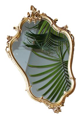 MIROIR doré de forme mouvementée à décor de rocaille et de f… - Photo 1