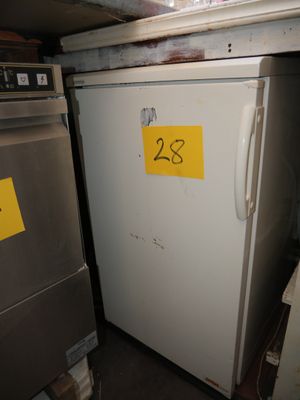 deux réfrigérateurs placés l'un à côté de l'autre