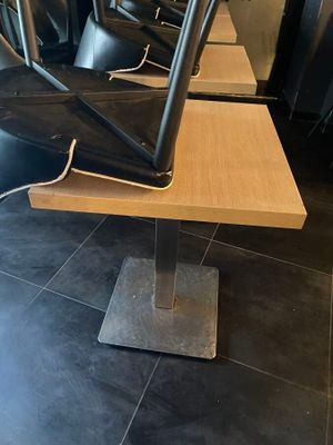 plusieurs chaises alignées