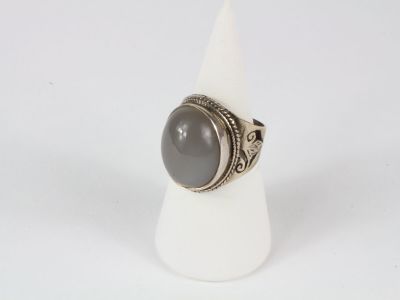 bague en argent massif sertie d'une agate grise