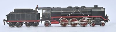 un petit train posé sur une surface blanche