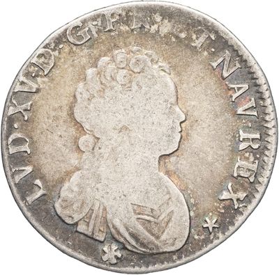 un gros plan d'une pièce de monnaie sur laquelle figure le profil d'une femme