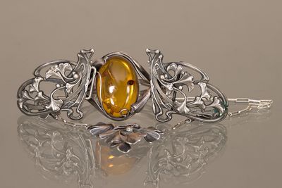 Broche en argent sterling et ambre, ornée de feuilles et de fleurs