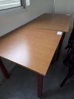Lot de 8 tables en formica. 7 en 120X80X74 cm et 1 en 80X80X… (photo 2)