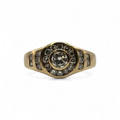 Bague en or jaune (750 millièmes) sertie d'un diamant rond t…