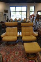 2 Fauteuils relax rotatif et un repose pied, en cuir beige d…