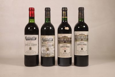 trois bouteilles de vin sont alignées sur une table