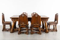 Une table de salle à manger de style néo-gothique et six cha… (photo 3)
