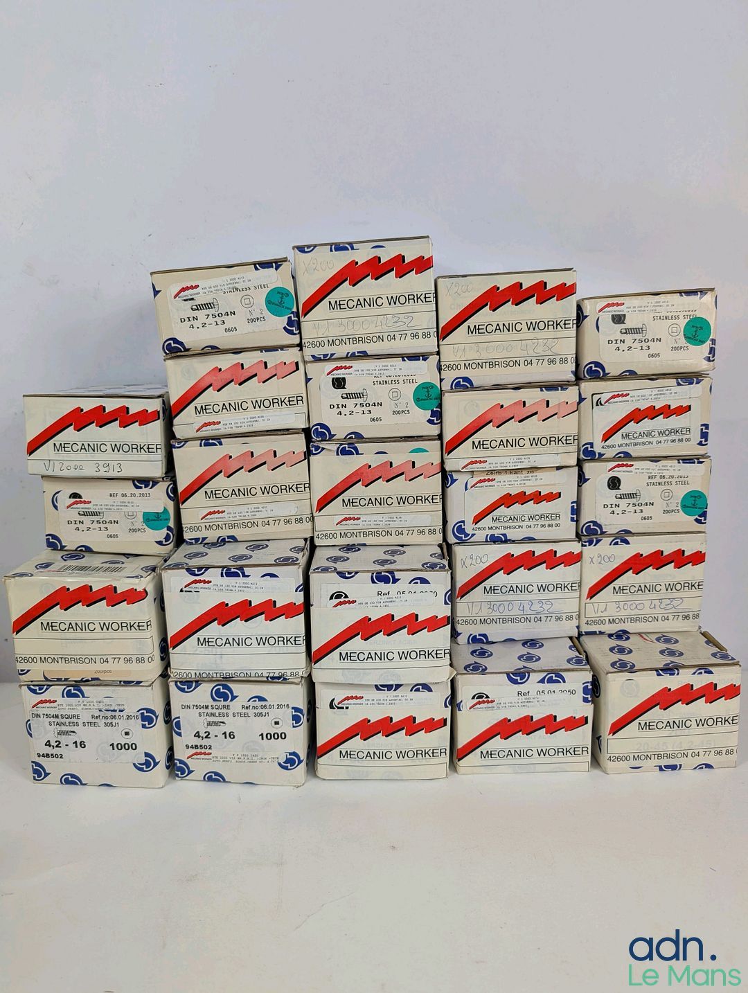 Lot de 18 kg de vis autoperceuses.