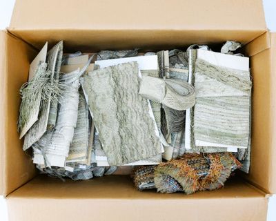 PASSEMENTERIE - Important lot de galons dans les tons argent…