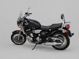 une moto noire garée sur une surface blanche