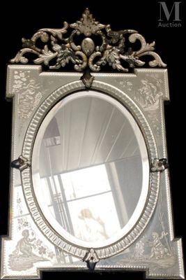 un miroir posé sur une table