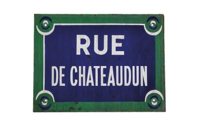 a blue sign that says rue de chateaudon on it