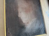 une image représentant un tableau représentant le visage d'un homme, dans un cadre doré