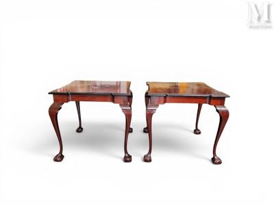 paire de tables d'appoint anciennes en acajou avec des plateaux en marbre