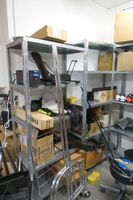 SUR DESIGNATION : Un ensemble d'étagères aluminium et un esc… (photo 4)