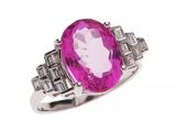 une bague en tourmaline rose et diamant