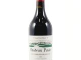 une bouteille de vin posée sur une table