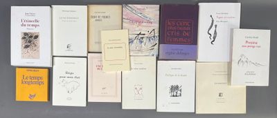 un grand nombre de livres posés sur une table