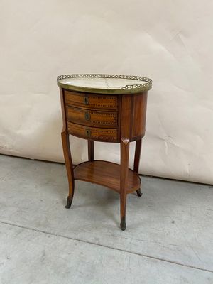 TABLE tambour en bois de placage ouvrant par trois tiroirs e…