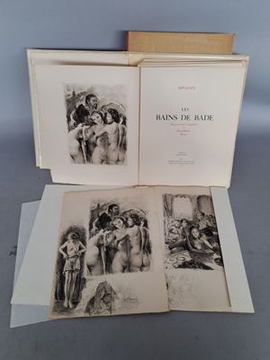 deux livres ouverts posés sur une table, avec des photos de femmes en maillot de bain
