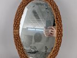 une personne se prenant en photo dans un miroir