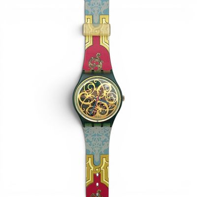 gros plan d'une montre-bracelet sur une surface blanche