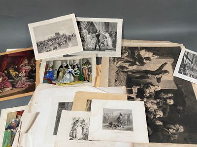tout un tas de vieilles photos rassemblées sur la table
