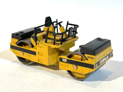 JOAL. Engin de chantier CATERPILLAR Compactor CAT CB534, éch…