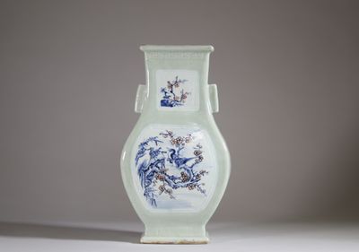 Chine, vase de forme balustre à section quadrangulaire à ans… - Photo 1