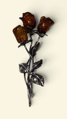 Broche "Brassée de roses" en argent massif 925/oo agrémentée…