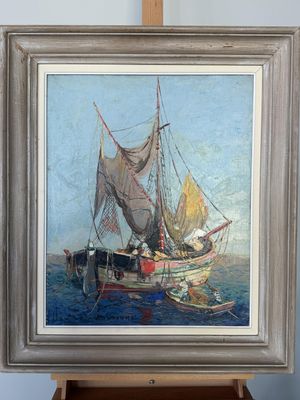 une peinture à l'huile représentant un voilier sur un plan d'eau, posée sur un chevalet