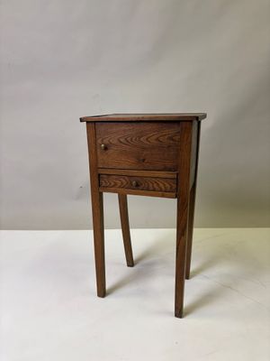 Table de chevet en bois ouvrant à un tiroir et une porte - Photo 1