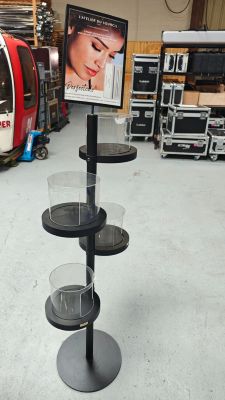 Ensemble présentoire + fauteuil + 2 sièges à roulette coiffe…