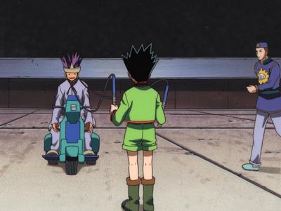 scène d'anime montrant un garçon avec une raquette de tennis, une fille avec une trottinette et un garçon avec une trottinette
