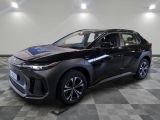 Une Toyota C-HR 2020 dans un showroom au sol à damier