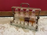 une vitrine contenant de nombreuses bouteilles et verres