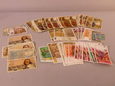 de nombreux types de timbres sur la table